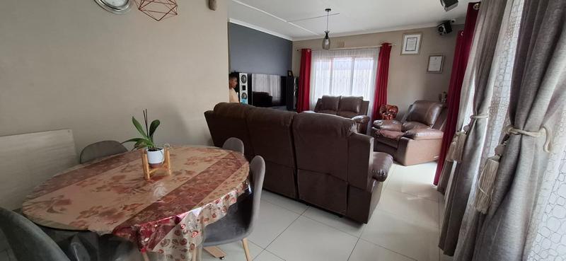 3 Bedroom Property for Sale in Stonebridge KwaZulu-Natal