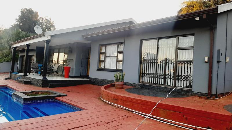 To Let 5 Bedroom Property for Rent in Glen Anil KwaZulu-Natal