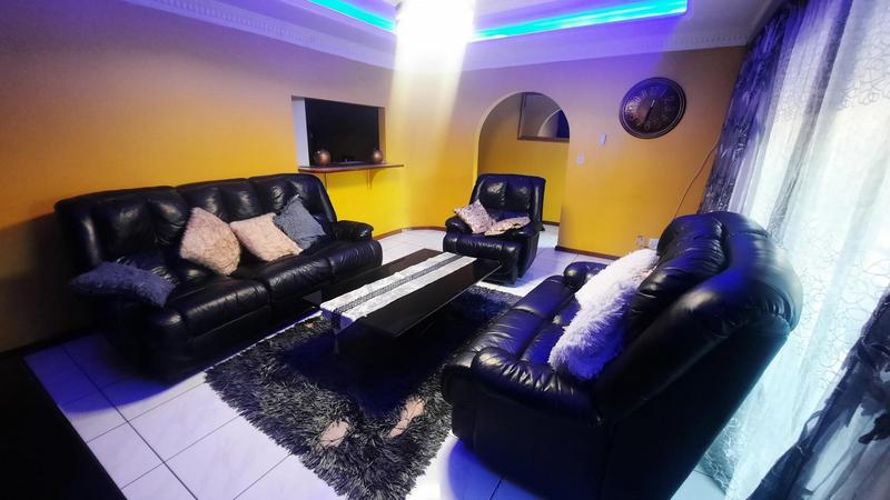 To Let 5 Bedroom Property for Rent in Glen Anil KwaZulu-Natal