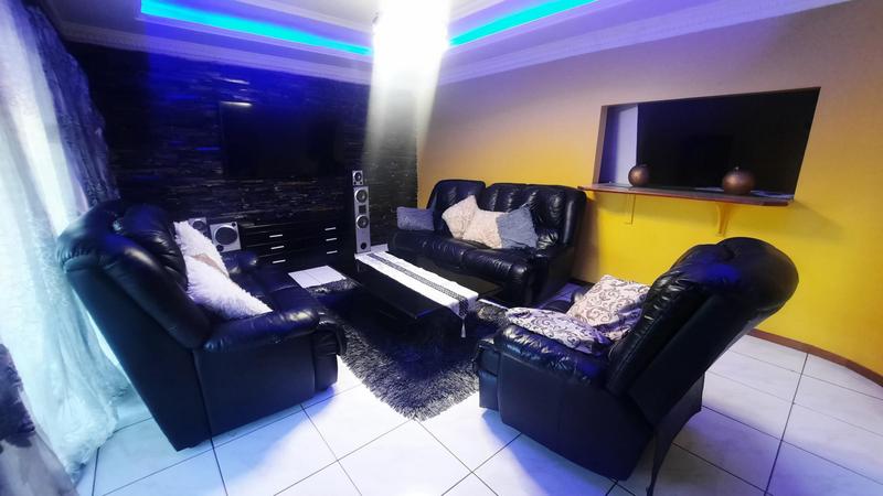 To Let 5 Bedroom Property for Rent in Glen Anil KwaZulu-Natal