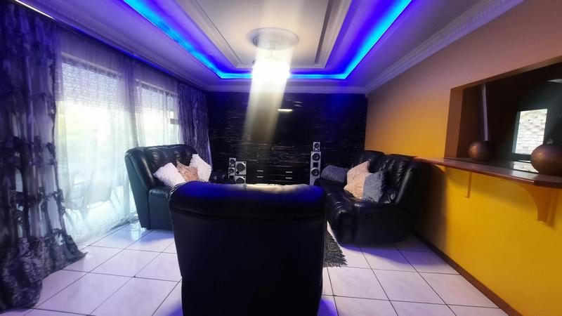 To Let 5 Bedroom Property for Rent in Glen Anil KwaZulu-Natal