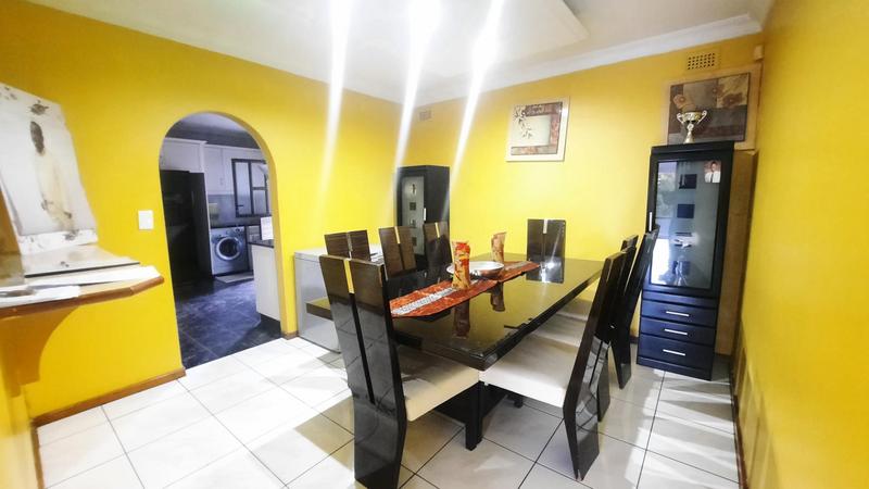 To Let 5 Bedroom Property for Rent in Glen Anil KwaZulu-Natal