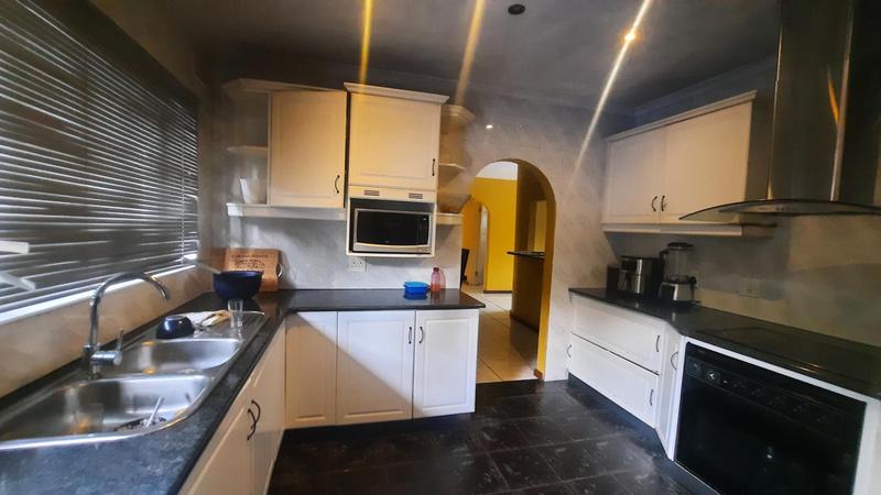 To Let 5 Bedroom Property for Rent in Glen Anil KwaZulu-Natal