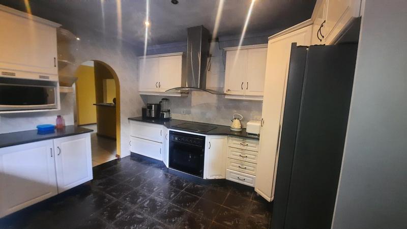 To Let 5 Bedroom Property for Rent in Glen Anil KwaZulu-Natal