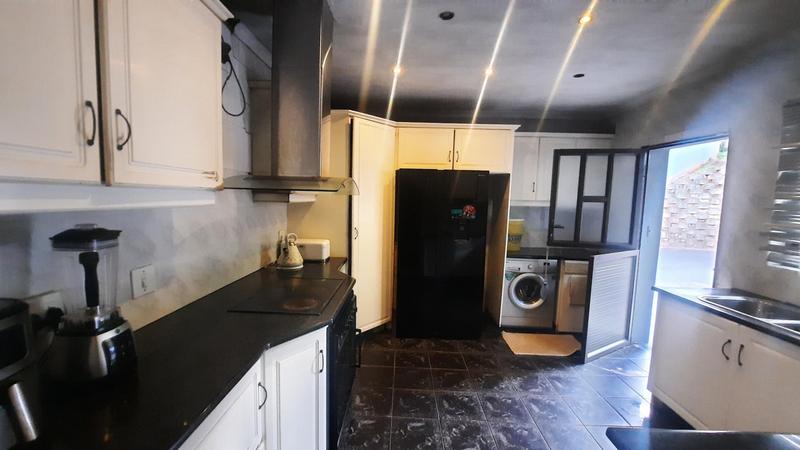 To Let 5 Bedroom Property for Rent in Glen Anil KwaZulu-Natal