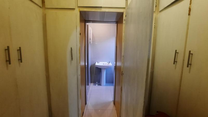To Let 5 Bedroom Property for Rent in Glen Anil KwaZulu-Natal