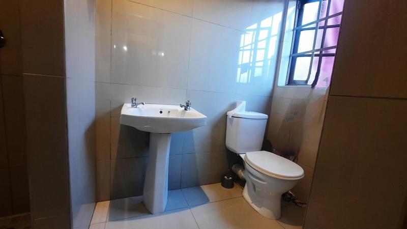 To Let 5 Bedroom Property for Rent in Glen Anil KwaZulu-Natal