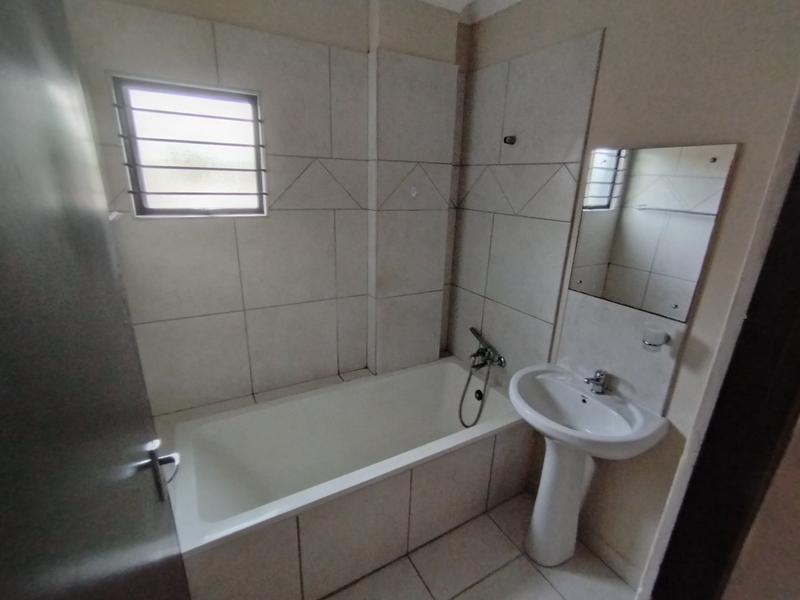 2 Bedroom Property for Sale in Waterways KwaZulu-Natal