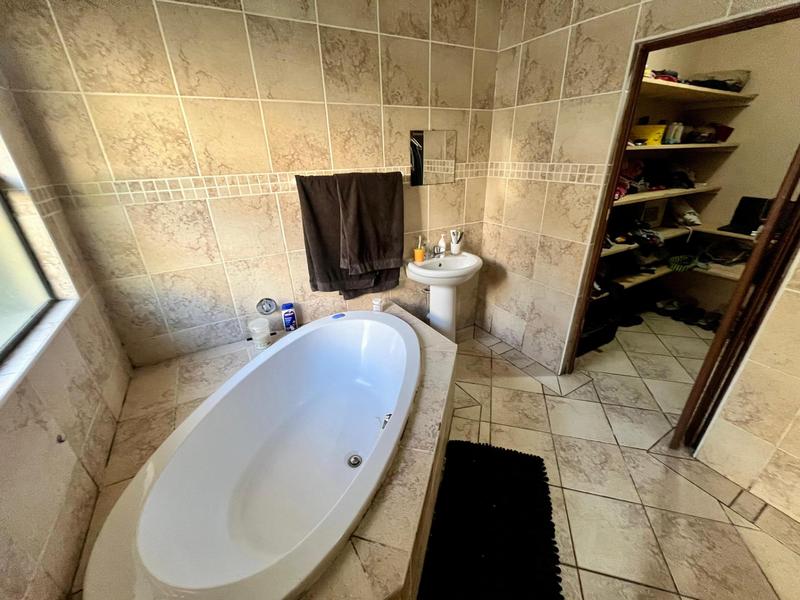 To Let 4 Bedroom Property for Rent in Ramsgate KwaZulu-Natal