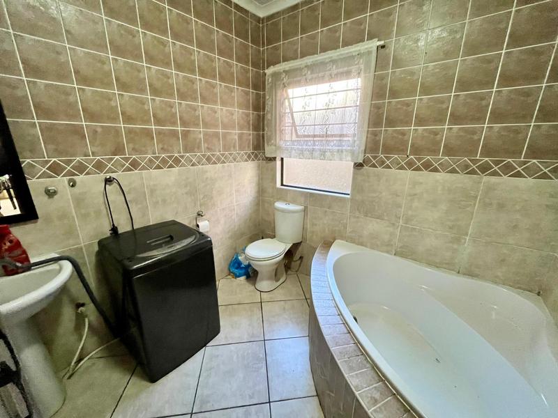 To Let 4 Bedroom Property for Rent in Ramsgate KwaZulu-Natal
