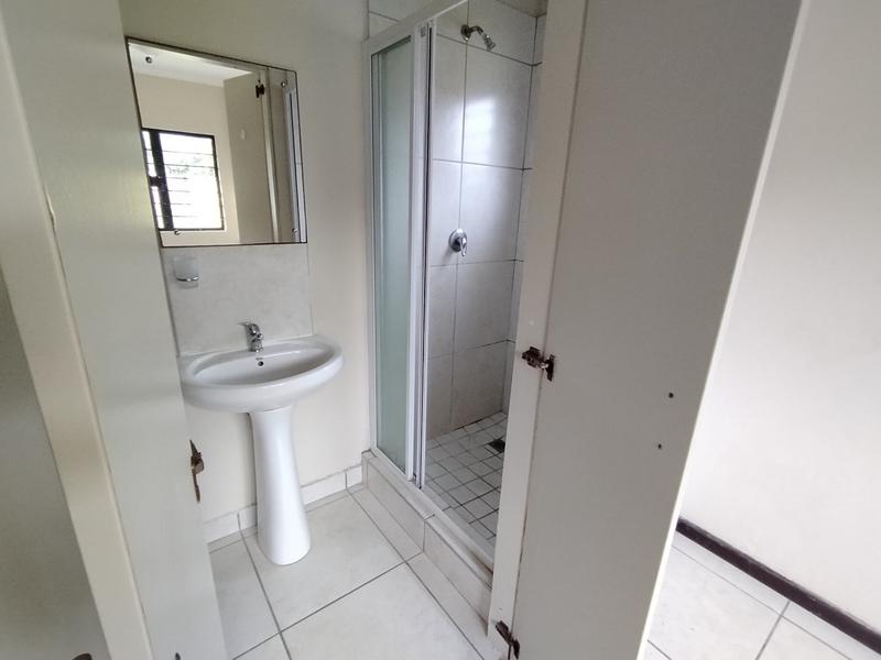 2 Bedroom Property for Sale in Waterways KwaZulu-Natal