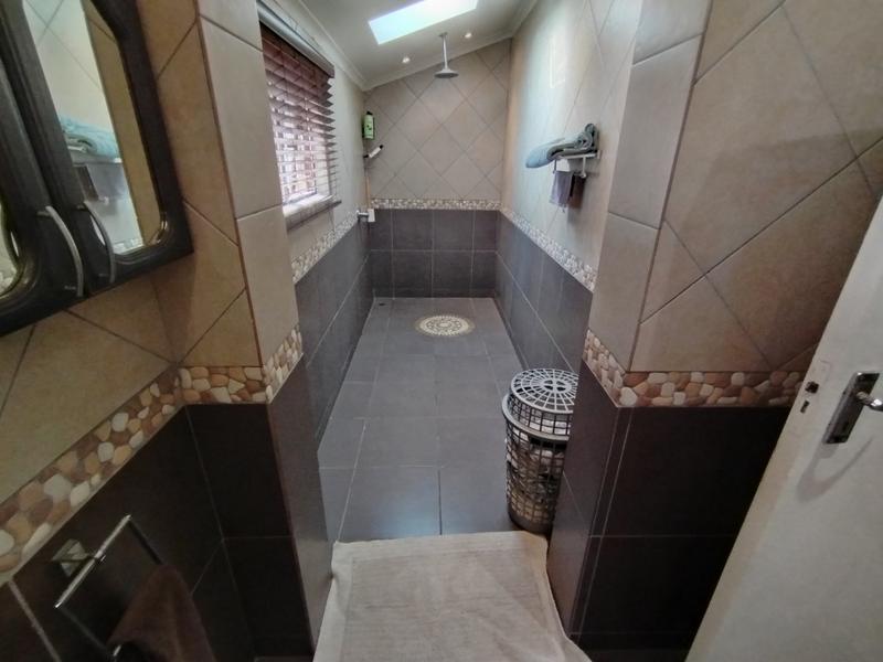 5 Bedroom Property for Sale in La Lucia KwaZulu-Natal