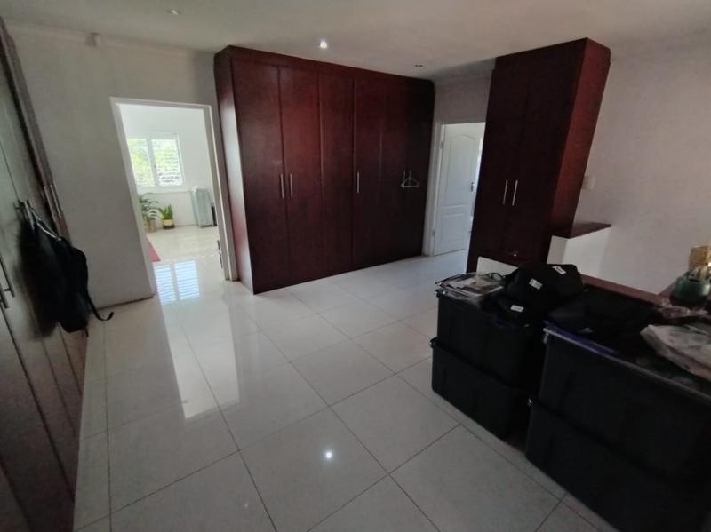 5 Bedroom Property for Sale in Umhlanga KwaZulu-Natal