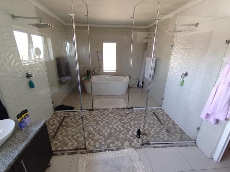 5 Bedroom Property for Sale in Umhlanga KwaZulu-Natal