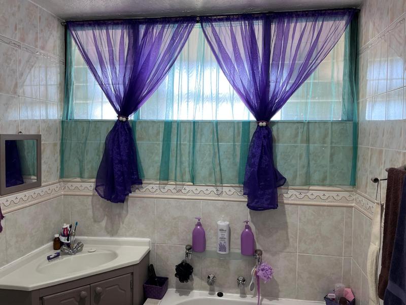 2 Bedroom Property for Sale in Amanzimtoti KwaZulu-Natal