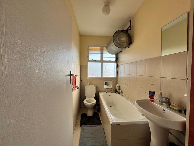 1 Bedroom Property for Sale in Essenwood KwaZulu-Natal
