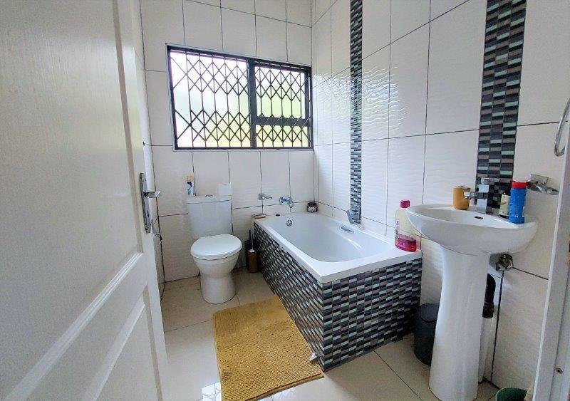 To Let 2 Bedroom Property for Rent in Birdswood KwaZulu-Natal
