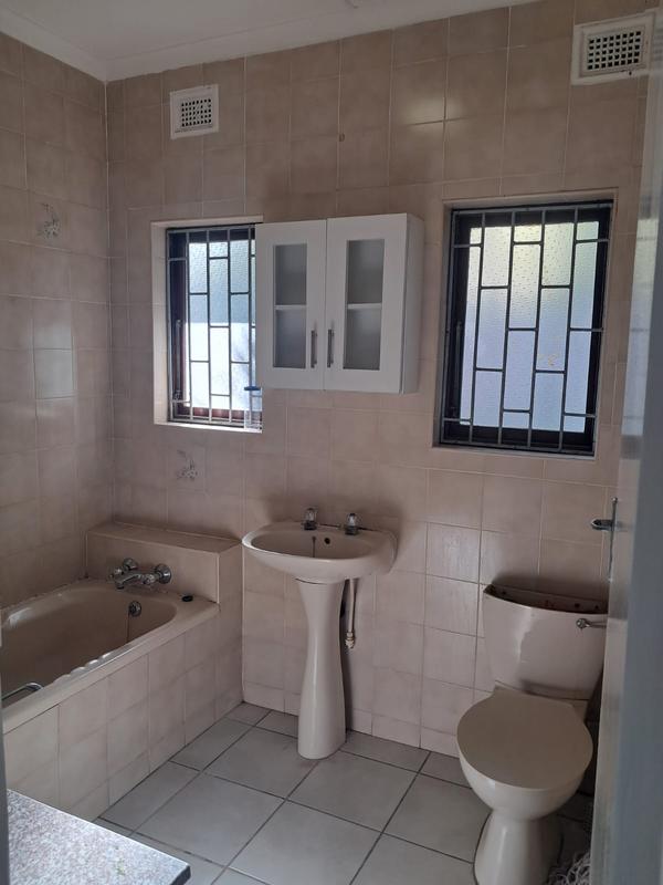 4 Bedroom Property for Sale in Sea Park KwaZulu-Natal