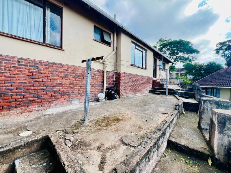 4 Bedroom Property for Sale in Kwandengezi KwaZulu-Natal