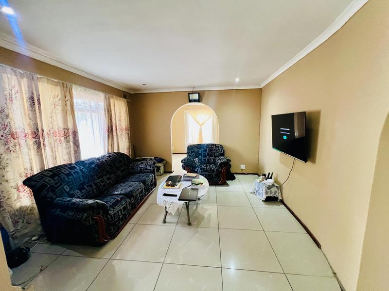 4 Bedroom Property for Sale in Kwandengezi KwaZulu-Natal