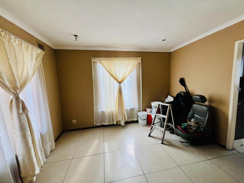 4 Bedroom Property for Sale in Kwandengezi KwaZulu-Natal
