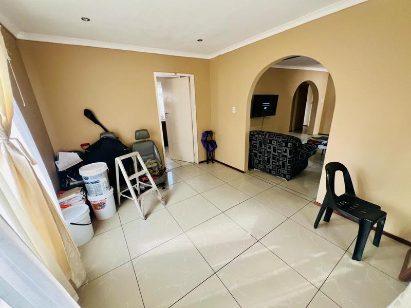 4 Bedroom Property for Sale in Kwandengezi KwaZulu-Natal