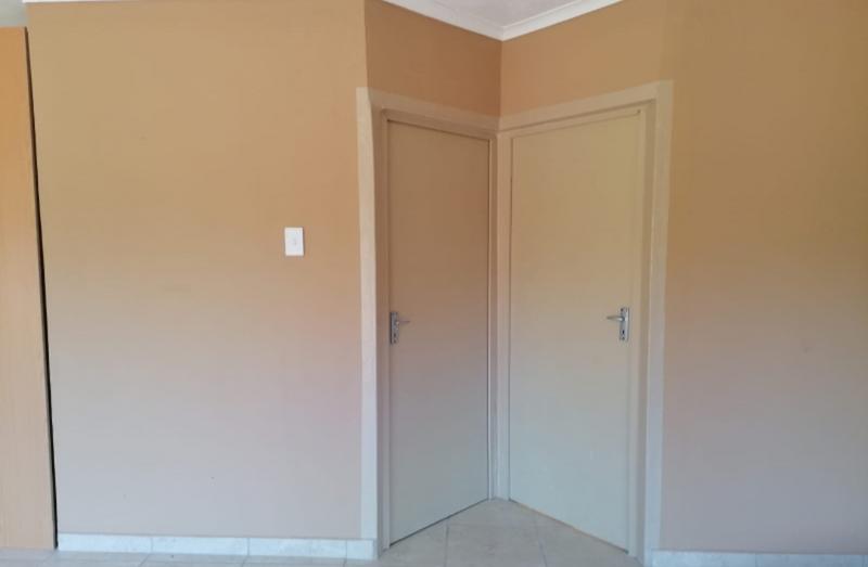 To Let 2 Bedroom Property for Rent in Crestview KwaZulu-Natal