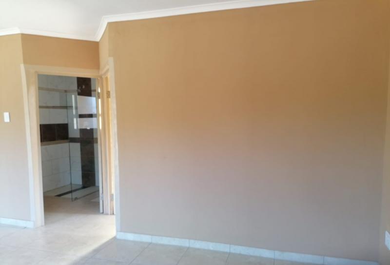 To Let 2 Bedroom Property for Rent in Crestview KwaZulu-Natal