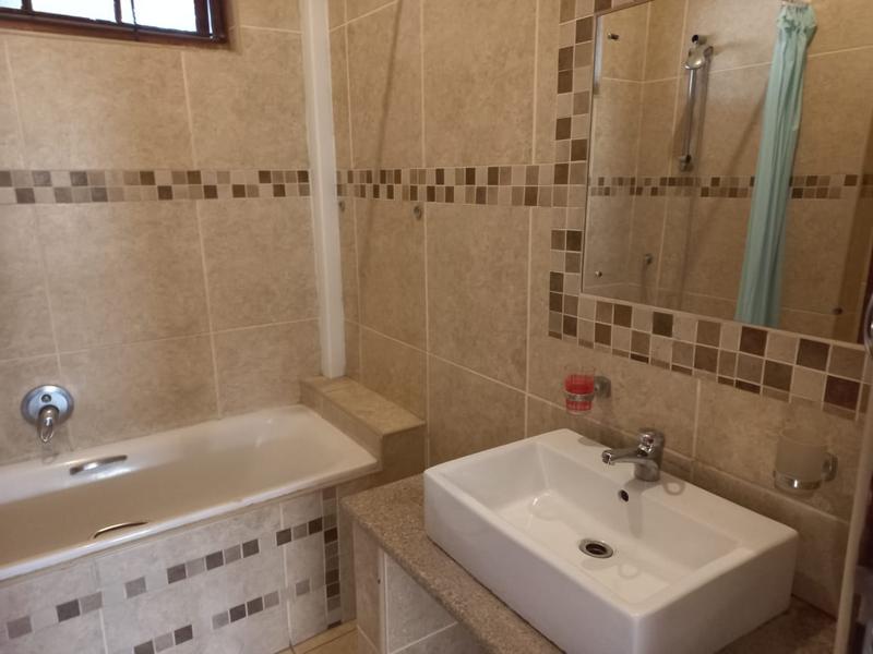 2 Bedroom Property for Sale in Essenwood KwaZulu-Natal