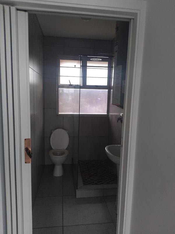 To Let 1 Bedroom Property for Rent in Essenwood KwaZulu-Natal