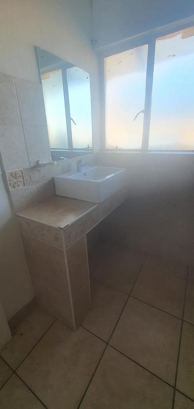 To Let 1 Bedroom Property for Rent in Aviary Hill KwaZulu-Natal