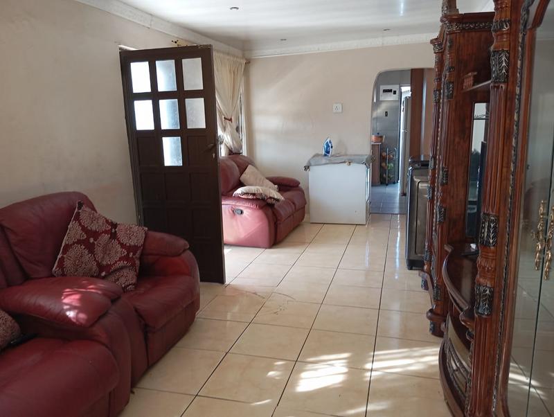 To Let 3 Bedroom Property for Rent in Umlazi KwaZulu-Natal