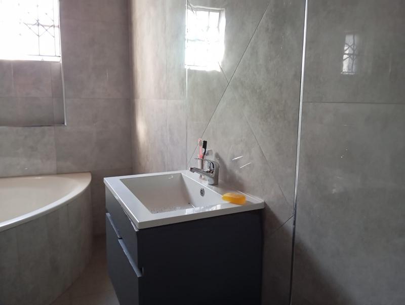 To Let 3 Bedroom Property for Rent in Umlazi KwaZulu-Natal