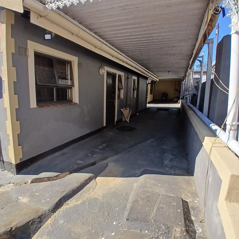 2 Bedroom Property for Sale in Umlazi KwaZulu-Natal
