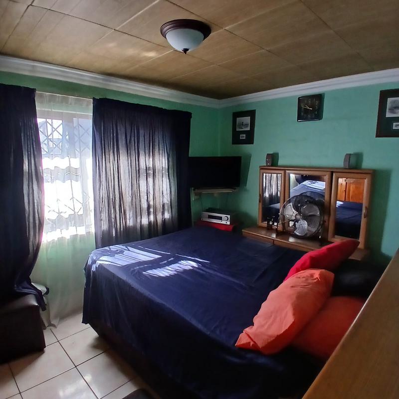2 Bedroom Property for Sale in Umlazi KwaZulu-Natal