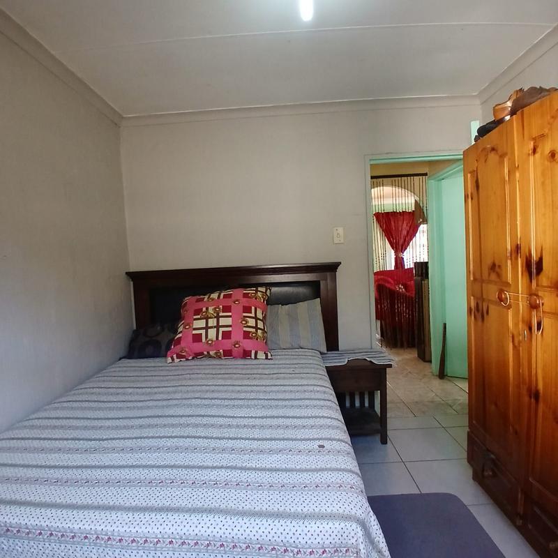 2 Bedroom Property for Sale in Umlazi KwaZulu-Natal