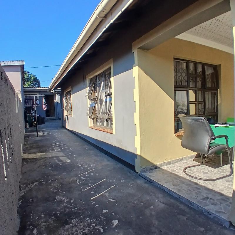 2 Bedroom Property for Sale in Umlazi KwaZulu-Natal