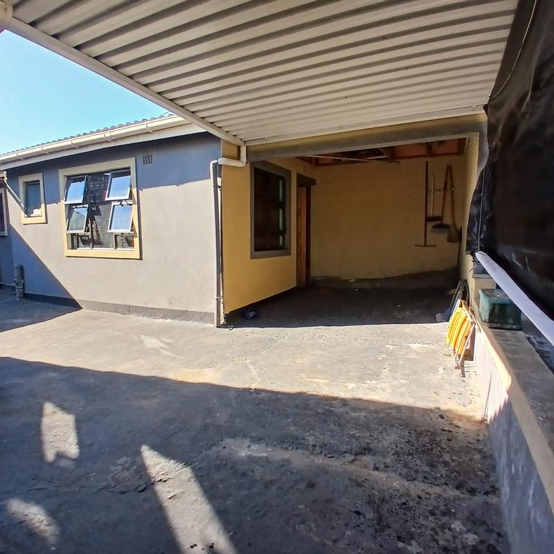 2 Bedroom Property for Sale in Umlazi KwaZulu-Natal
