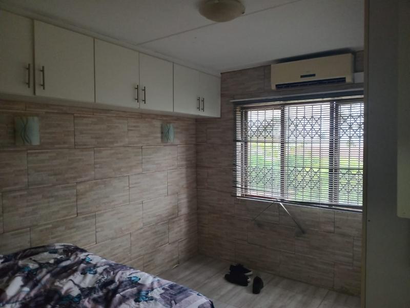 2 Bedroom Property for Sale in Montclair KwaZulu-Natal