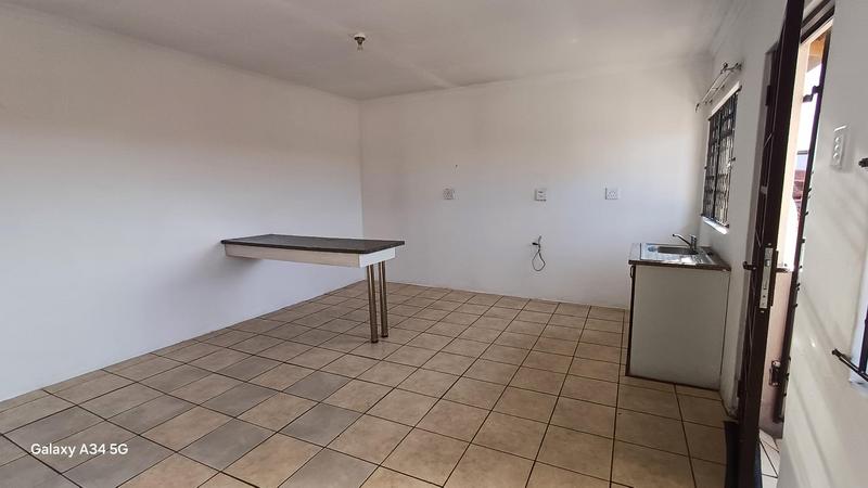 To Let 2 Bedroom Property for Rent in Silverglen KwaZulu-Natal
