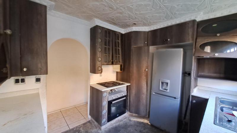 5 Bedroom Property for Sale in Umlazi KwaZulu-Natal