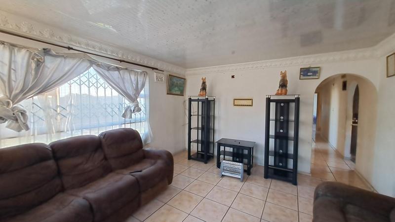 5 Bedroom Property for Sale in Umlazi KwaZulu-Natal