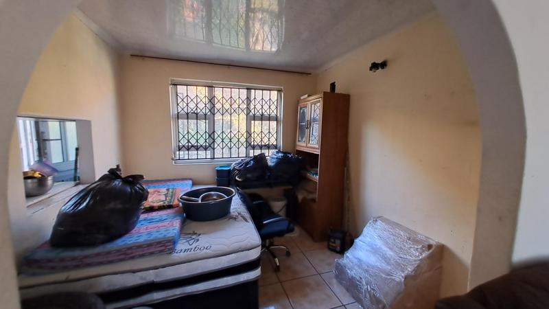 5 Bedroom Property for Sale in Umlazi KwaZulu-Natal