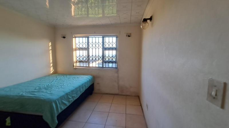 5 Bedroom Property for Sale in Umlazi KwaZulu-Natal