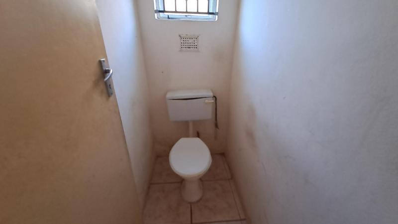 5 Bedroom Property for Sale in Umlazi KwaZulu-Natal