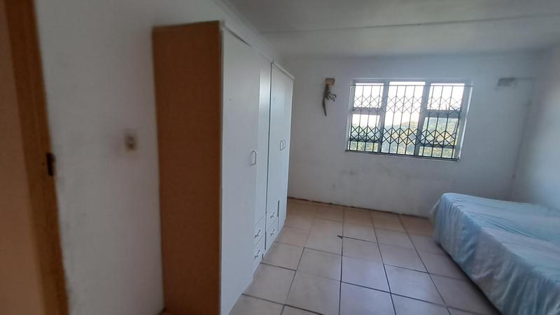 5 Bedroom Property for Sale in Umlazi KwaZulu-Natal