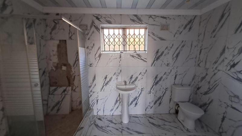 5 Bedroom Property for Sale in Umlazi KwaZulu-Natal