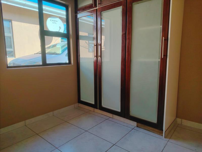 To Let 2 Bedroom Property for Rent in Crestholme KwaZulu-Natal
