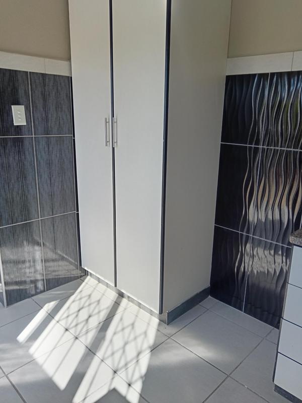 To Let 1 Bedroom Property for Rent in Newlands West KwaZulu-Natal