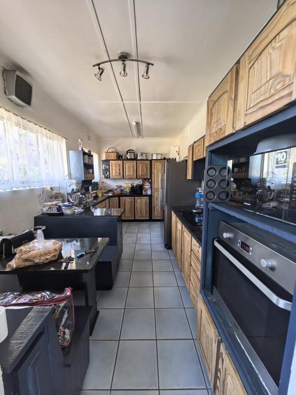 4 Bedroom Property for Sale in Amanzimtoti KwaZulu-Natal